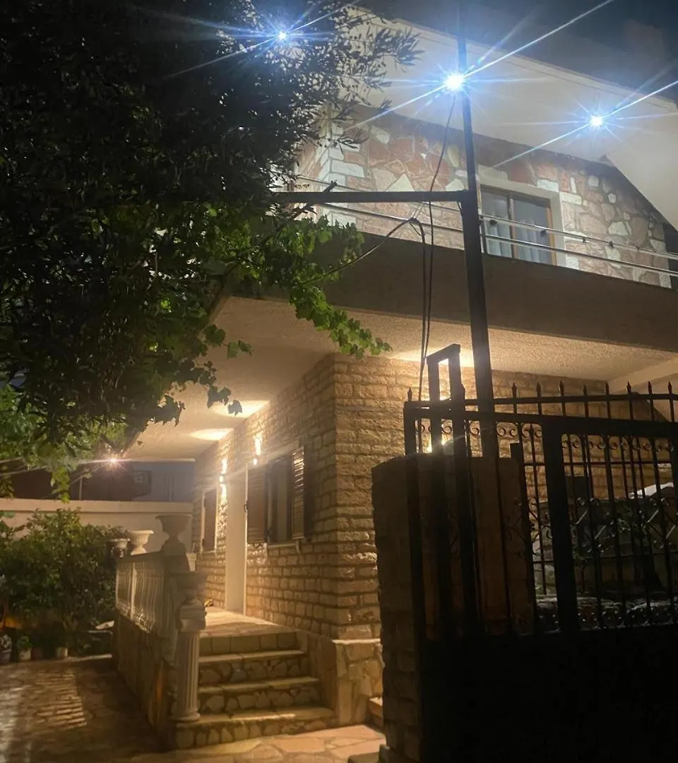 Vila Saimir 1 Sarandë アパート